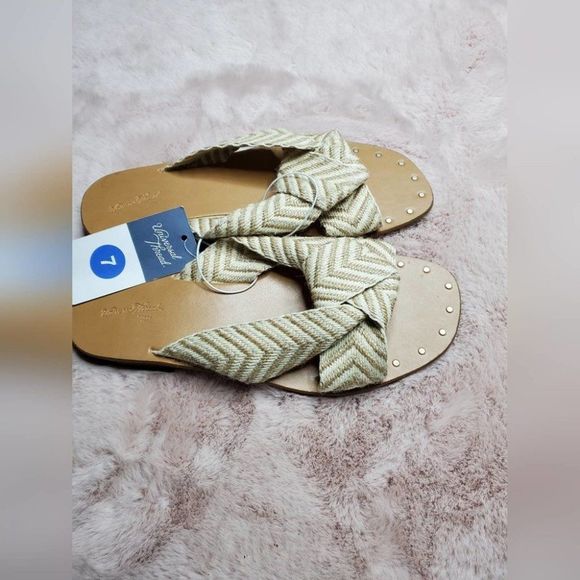Universal Thread Shoes - NWT Universal Threads Women's Sandals Size 7
